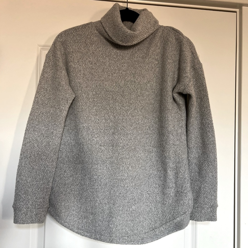 Knit Fuzzy Shirttail Sweater SZ M